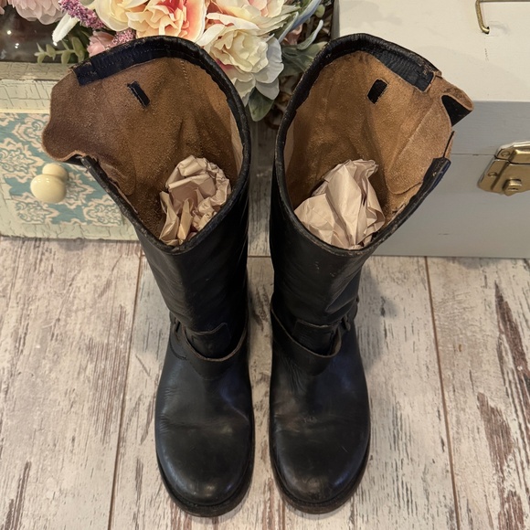 FREEBIRD CROSBY BOOTS | BLK DISTRESSED LEATHER | MOTO FESTIVAL | Free People | 9 - Picture 2 of 15